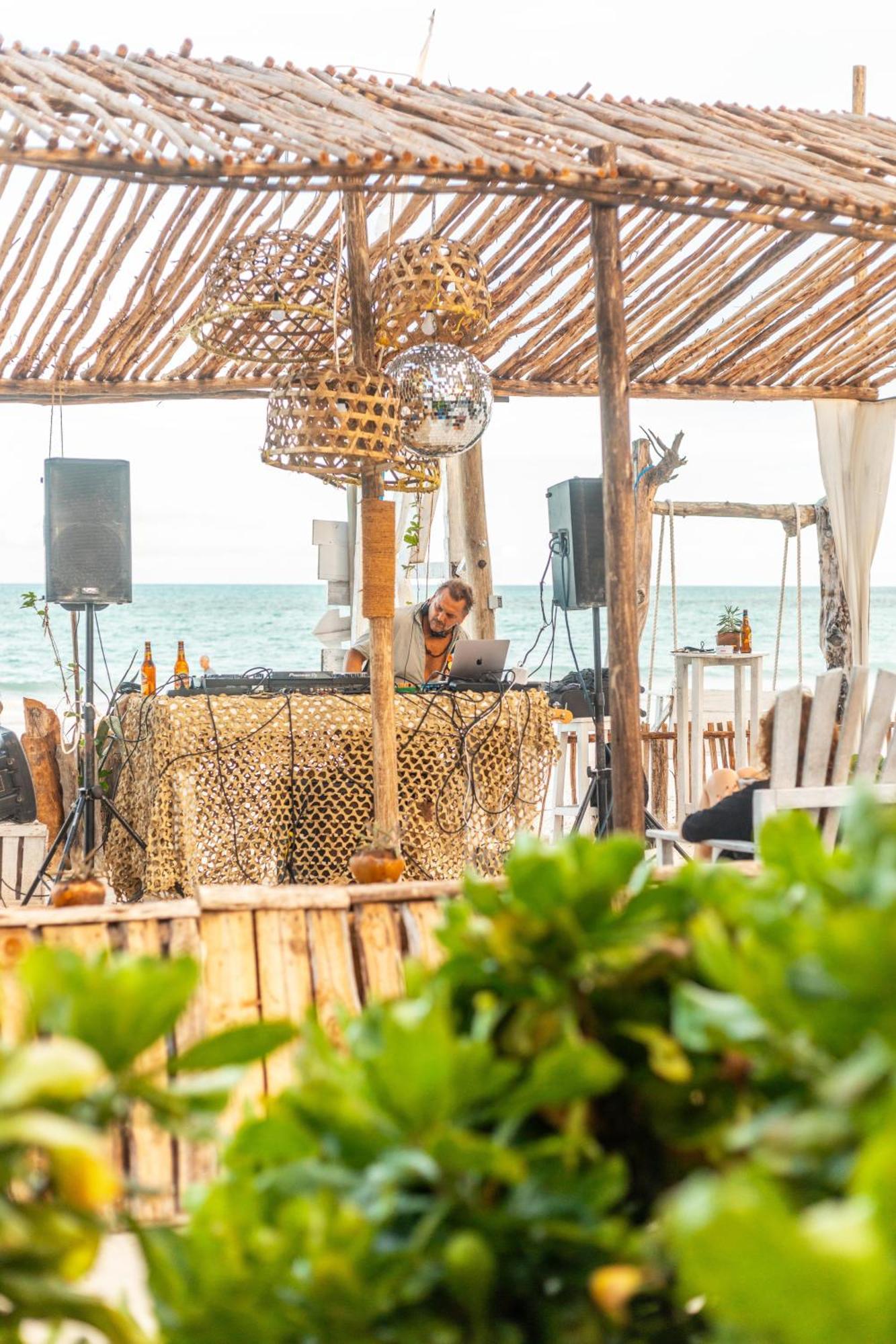 B4 Beach Club Paje Luaran gambar