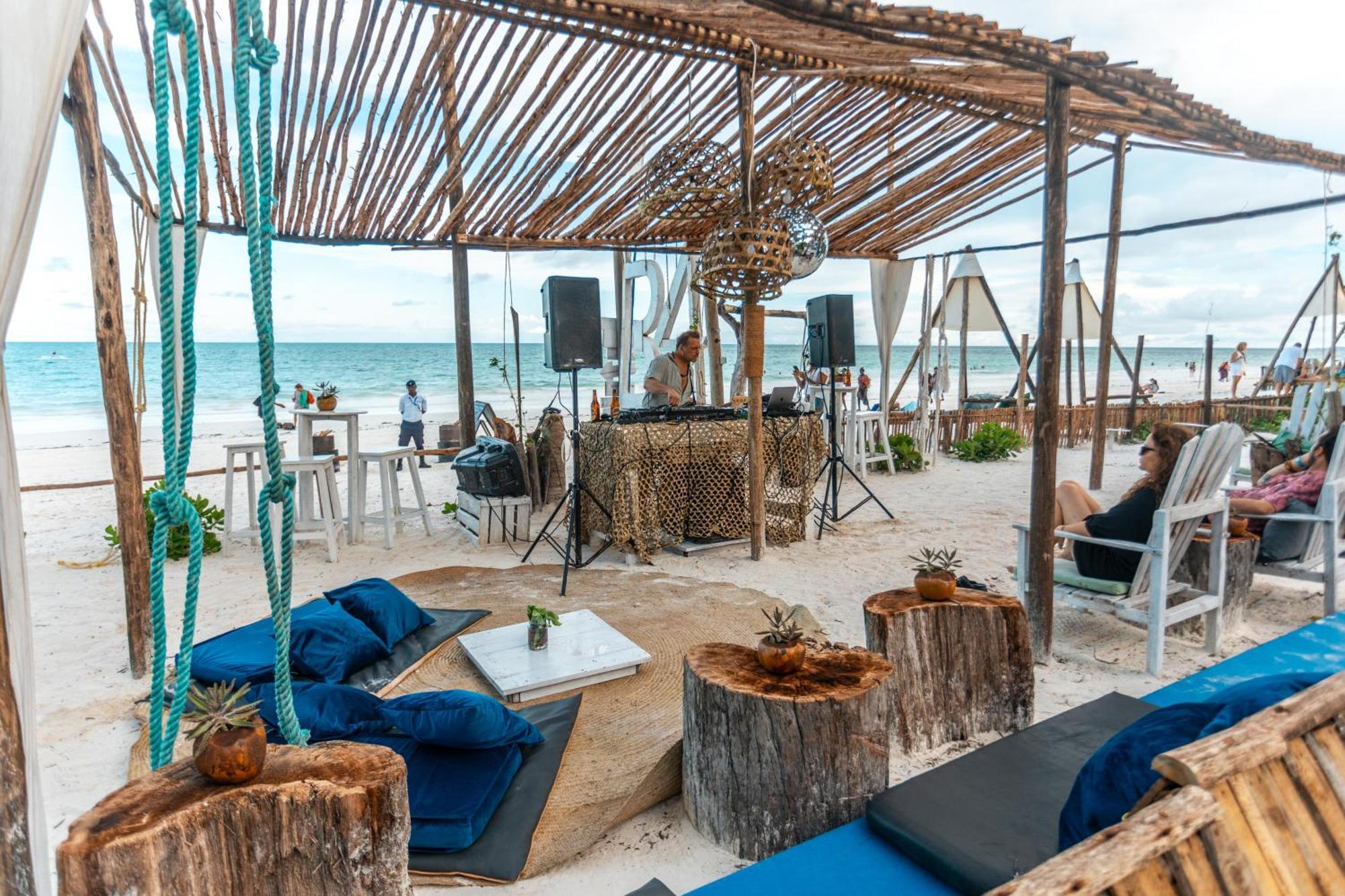 B4 Beach Club Paje Luaran gambar